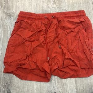 Size medium universal thread shorts